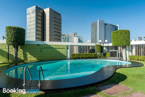 Apartamento con piscina y terraza