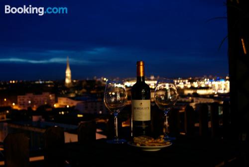 Ferienwohnung mit Kinderbett in Bordeaux. Terrasse!