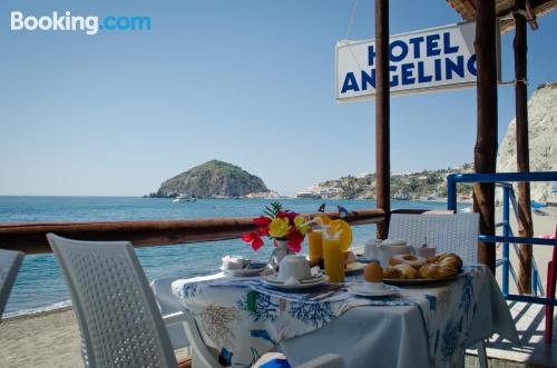 Aconchegante apartamento em Ischia. Wi-fi e terraço