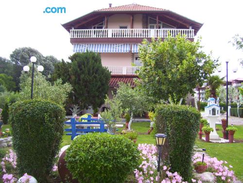 Ferienwohnung mit Terrasse. In Korinós