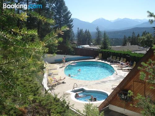Swimming pool and wifi home in Radium Hot Springs with terrace