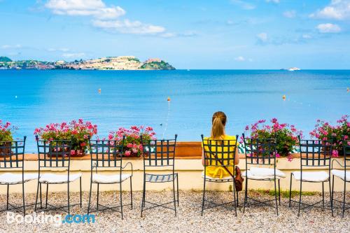 Appartamento con terrazza e Wifi. Portoferraio è in attesa!