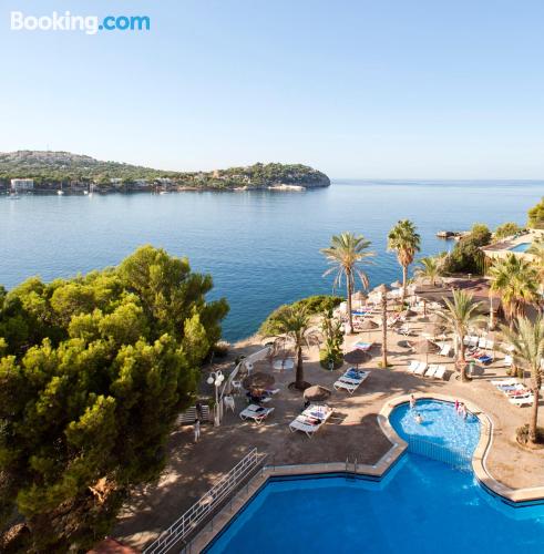 Buena zona y terraza en Santa Ponsa con piscina