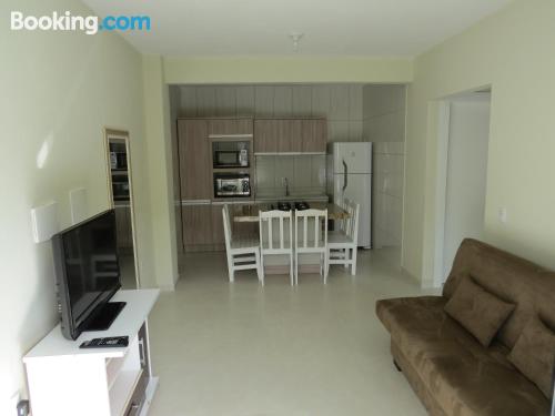 Apartamento con terraza y wifi en Bombinhas. ¡40m2!