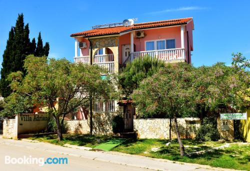 Appartement avec terrasse près de toutes les attractions de Premantura