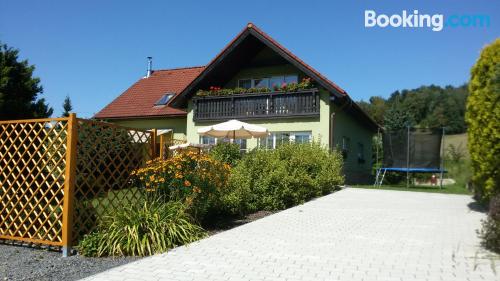 Pratique appartement. Terrasse et Wifi!