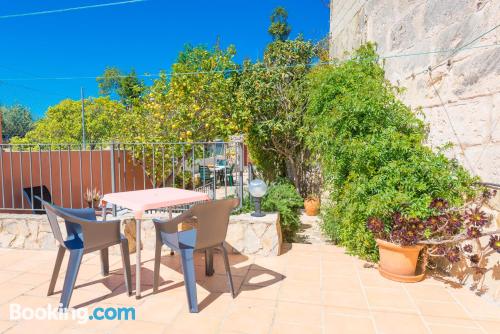 Appartement avec Wifi et terrasse, parfait pour 5 ou plus