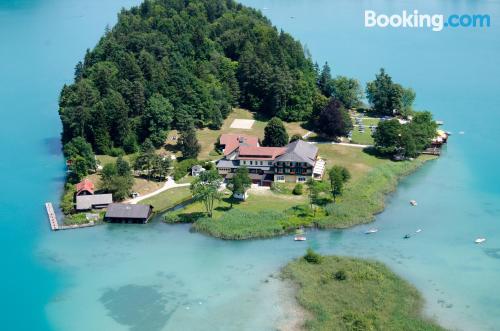 Appartamento con piscina. Faak am See dalla vostra finestra!