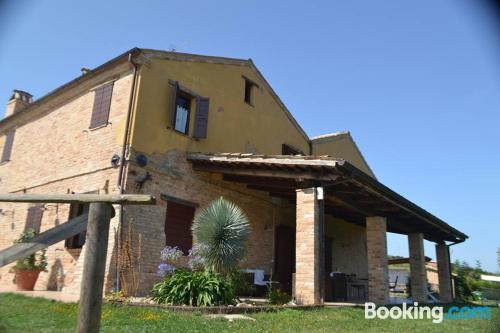 Apartamento para famílias em Cossignano. Terraço e piscina