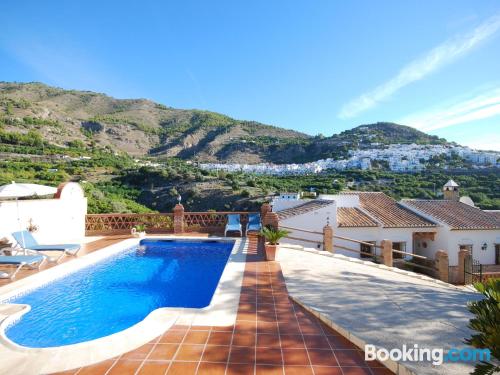 Appartement avec piscine et terrasse. Frigiliana à vos pieds