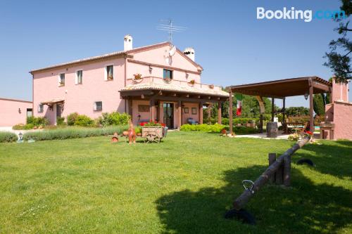 Apt mit Terrasse und Internet. In Osimo