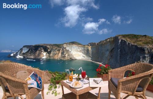 Apt in Ponza. Internet und Terrasse