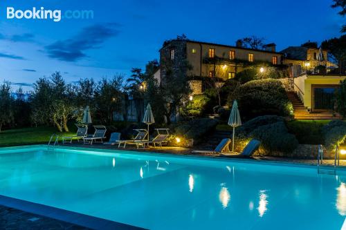 Apartamento com berço. Terraço e piscina