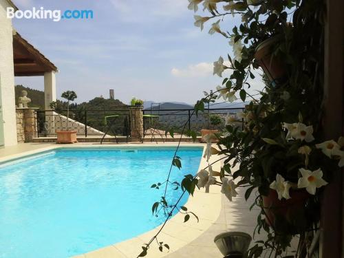 Appartamento con terrazza. Piscina!