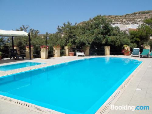 Appartement avec terrasse. Xlendi à vos pieds!