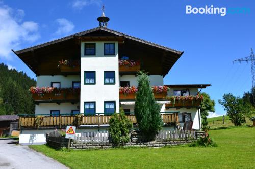 Sankt Martin am Tennengebirge aan zijn voeten! Terras en zwembad