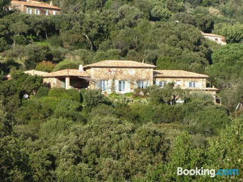 Ferienwohnung mit Balkon. In Le Lavandou