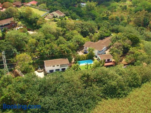 Affascinante appartamento con una camera da letto. Port Shepstone dalla vostra finestra!.