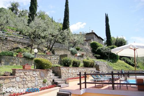 Appartement à Loro Ciuffenna. Terrasse et Wifi!