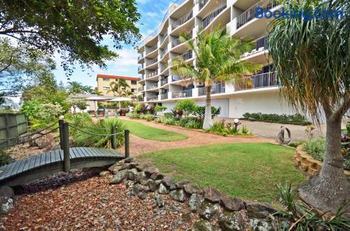 Apartamento de 90m2 em Caloundra. Calefação e Internet