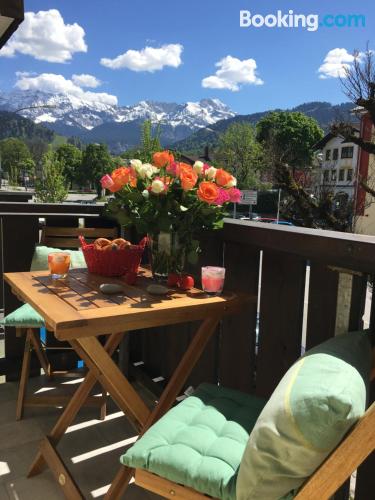 Spacieux appartement avec deux chambres. Garmisch-Partenkirchen à vos pieds