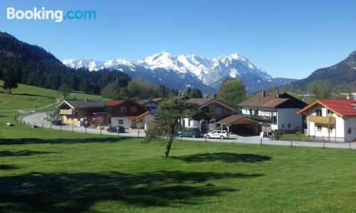 Appartamento con terrazza. Farchant dalla vostra finestra!