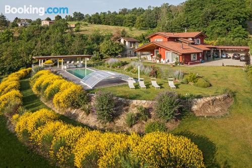 Appartement avec terrasse. Acqui Terme à vos pieds!