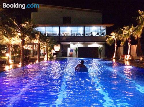 Apartamento com piscina e ar em Buriram