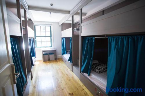 Posto Letto in Dormitorio Femminile con 8 Letti